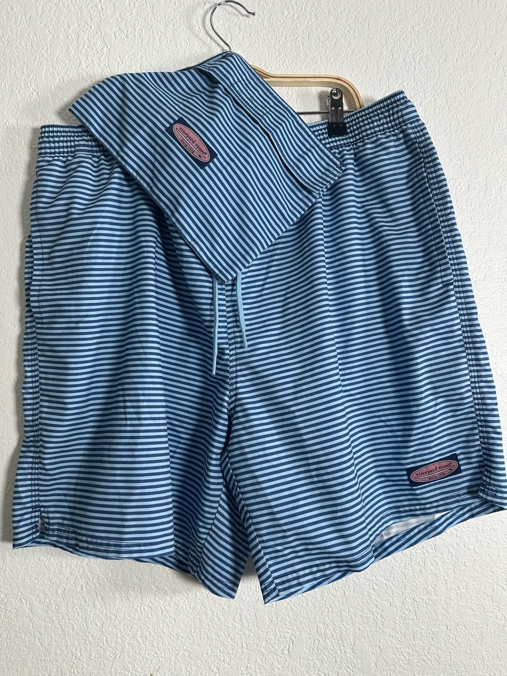 Vineyard Vines Men’s Chappy Swim Trunks with Travel Storage Bag Size XL